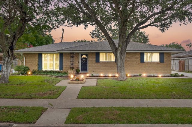 922 Meadowbrook Dr, Corpus Christi, TX 78412