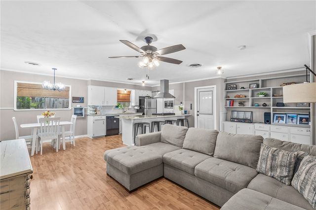 922 Meadowbrook Dr, Corpus Christi, TX 78412