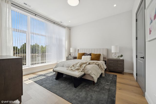 1615 W Irving Park Road 3S, Chicago, IL 60613