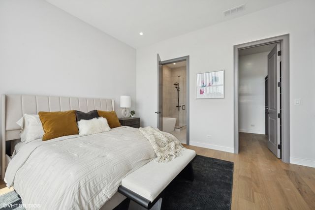 1615 W Irving Park Road 3S, Chicago, IL 60613