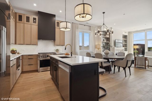 1615 W Irving Park Road 3S, Chicago, IL 60613