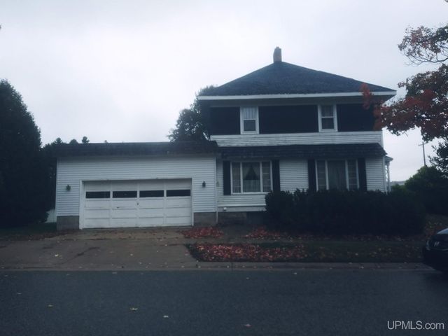323 Maple Street, Munising, MI 49862