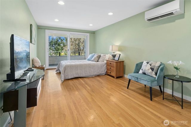 4014 57th Avenue SW, Seattle, WA 98116