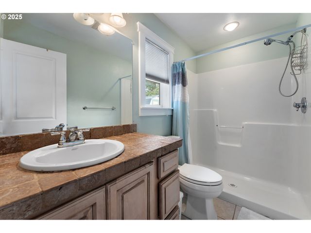 7803 N BERKELEY Ave, Portland, OR 97203