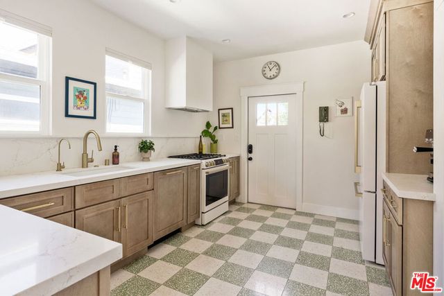 137 E Avenue 43, Los Angeles, CA 90031