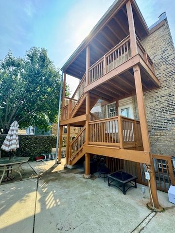 4124 W BARRY Avenue, Chicago, IL 60641