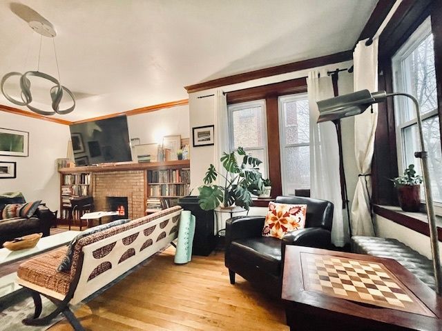 4124 W BARRY Avenue, Chicago, IL 60641