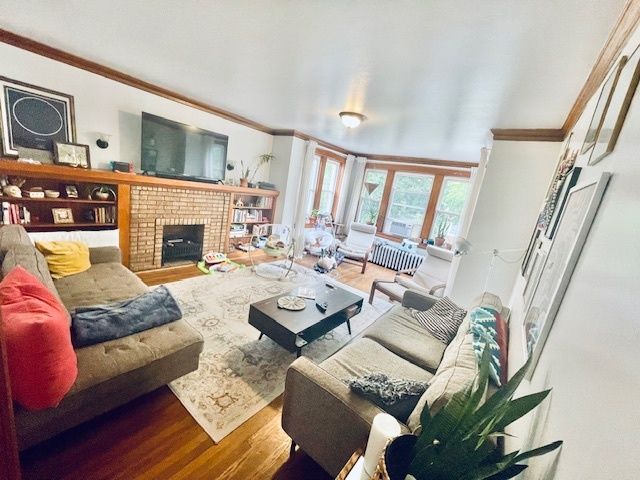 4124 W BARRY Avenue, Chicago, IL 60641