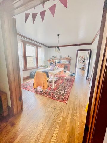 4124 W BARRY Avenue, Chicago, IL 60641