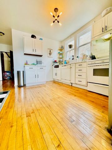 4124 W BARRY Avenue, Chicago, IL 60641