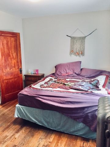 4124 W BARRY Avenue, Chicago, IL 60641