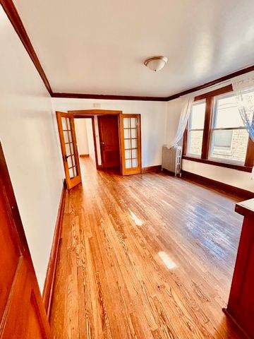 4124 W BARRY Avenue, Chicago, IL 60641