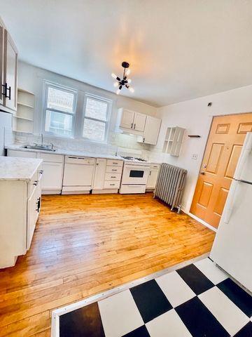 4124 W BARRY Avenue, Chicago, IL 60641