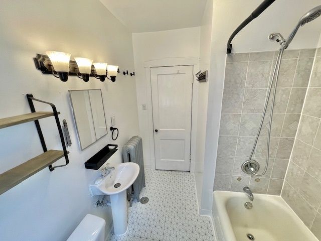 4124 W BARRY Avenue, Chicago, IL 60641