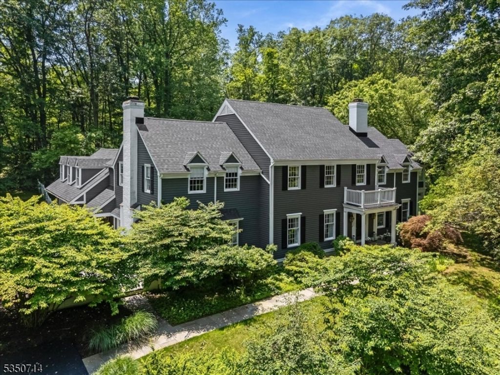 22 Water St, Tewksbury Twp., NJ 08833