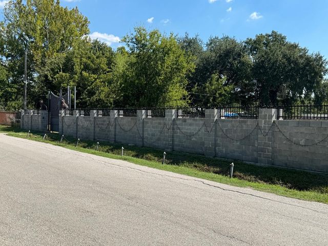 10123 Windsor Lane, Houston, TX 77031