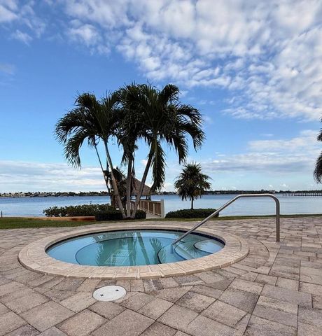 155 N Lakeshore Drive, Hypoluxo, FL 33462