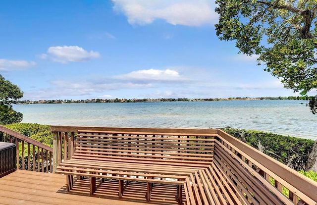 155 N Lakeshore Drive, Hypoluxo, FL 33462