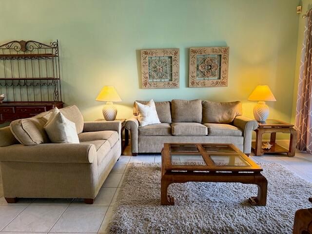 155 N Lakeshore Drive, Hypoluxo, FL 33462