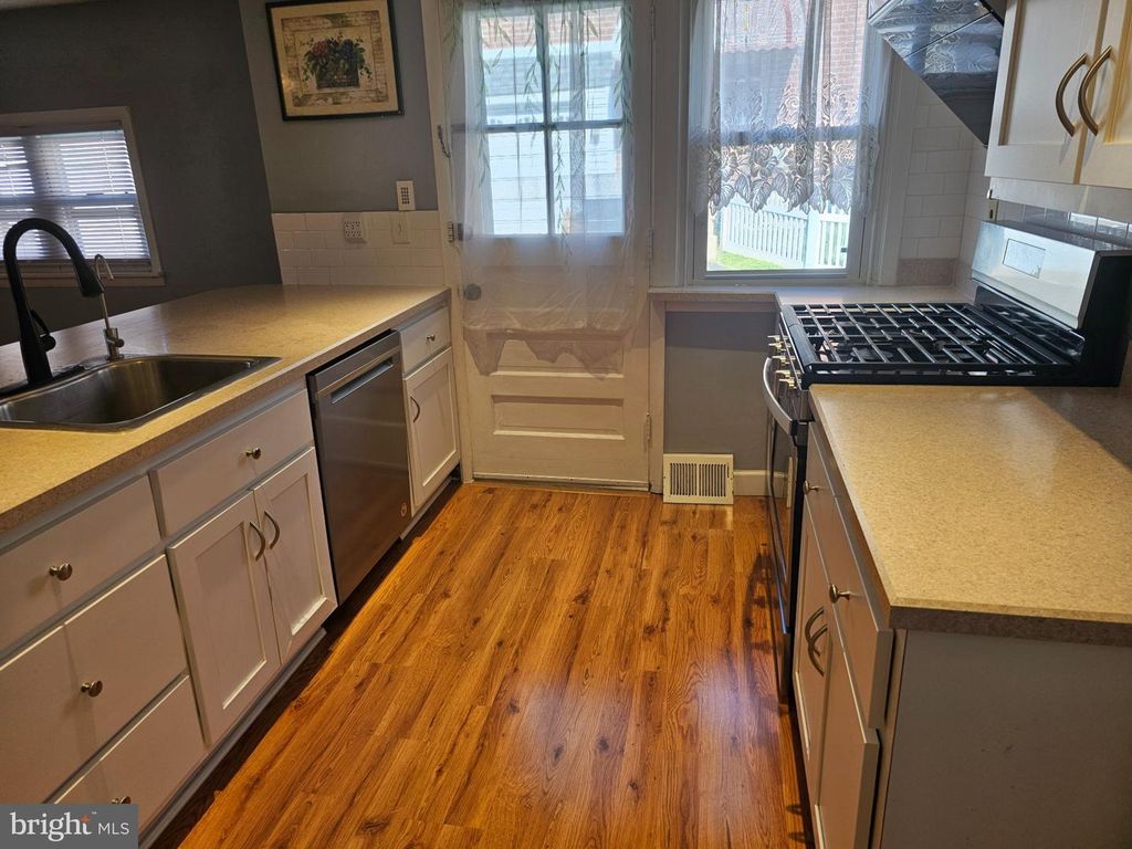 804 MARCHMAN RD, PHILADELPHIA, PA 19115 — photo 3