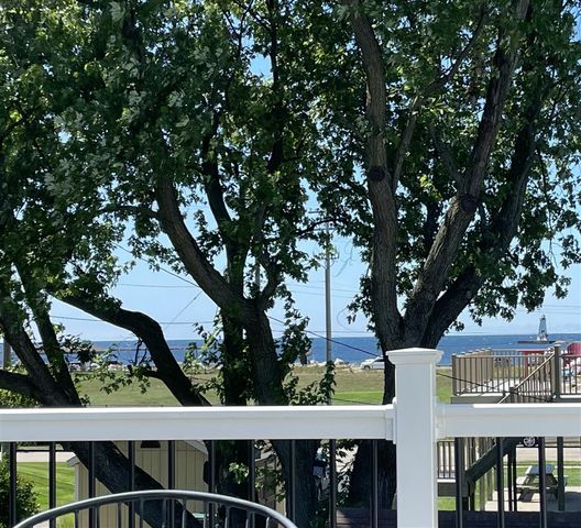 805 W Loomis Street, Ludington, MI 49431