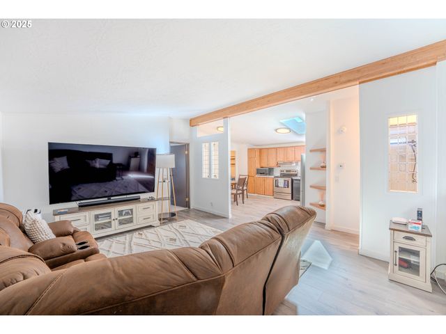 16688 HIGHWAY 99E Ne 54, Woodburn, OR 97071