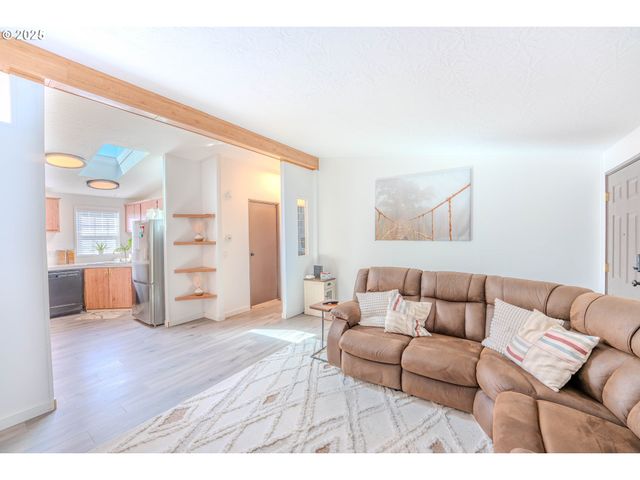 16688 HIGHWAY 99E Ne 54, Woodburn, OR 97071