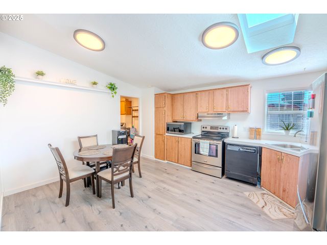 16688 HIGHWAY 99E Ne 54, Woodburn, OR 97071