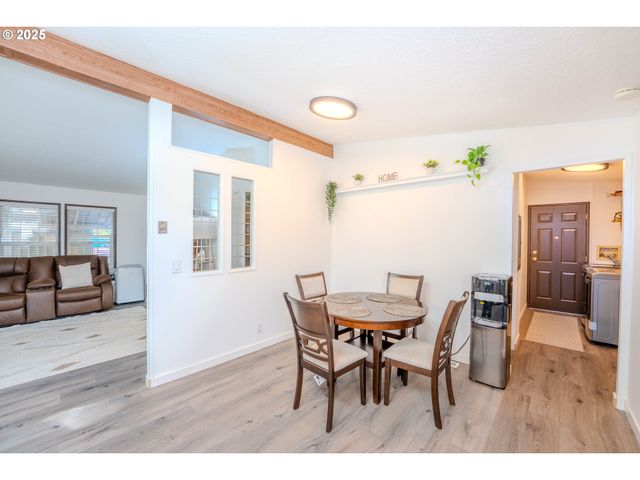 16688 HIGHWAY 99E Ne 54, Woodburn, OR 97071