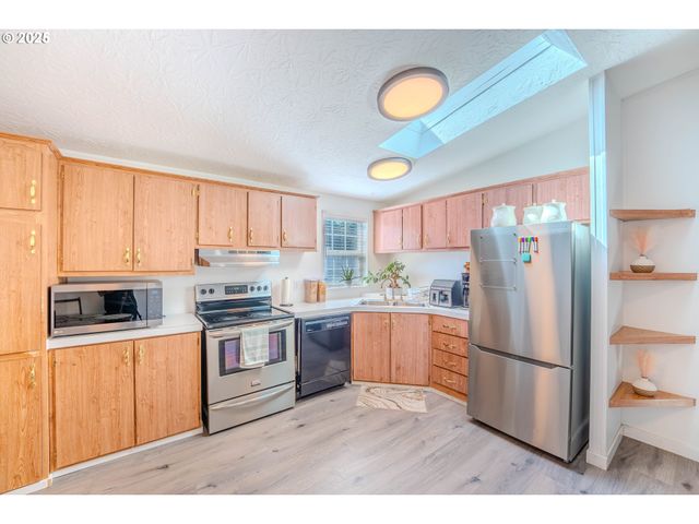 16688 HIGHWAY 99E Ne 54, Woodburn, OR 97071