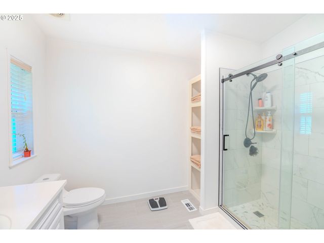 16688 HIGHWAY 99E Ne 54, Woodburn, OR 97071