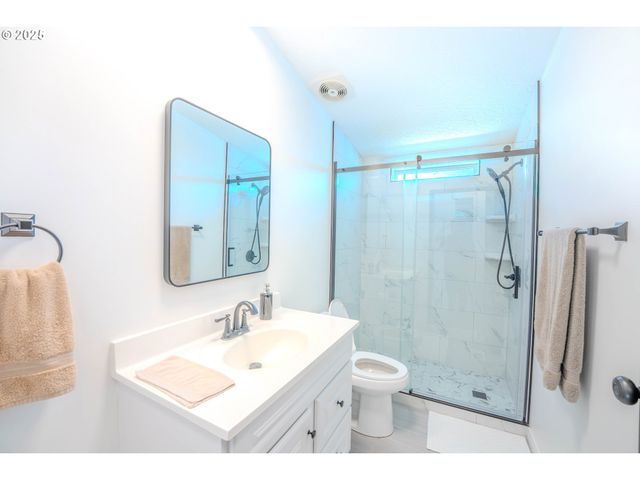 16688 HIGHWAY 99E Ne 54, Woodburn, OR 97071