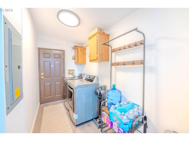 16688 HIGHWAY 99E Ne 54, Woodburn, OR 97071