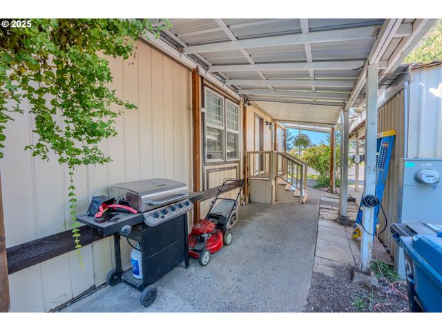 16688 HIGHWAY 99E Ne 54, Woodburn, OR 97071