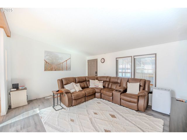 16688 HIGHWAY 99E Ne 54, Woodburn, OR 97071