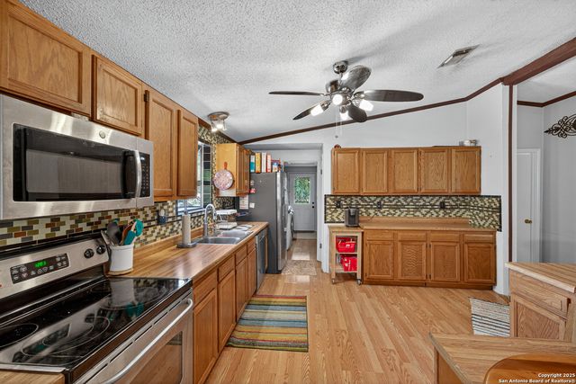 455 OAK VIEW DR, Lakehills, TX 78063