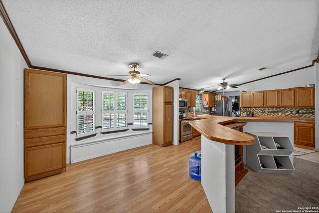 455 OAK VIEW DR, Lakehills, TX 78063