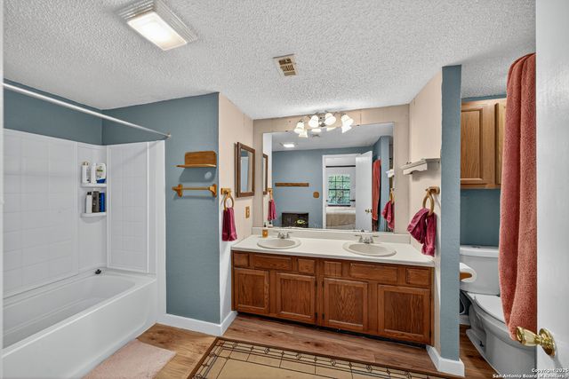 455 OAK VIEW DR, Lakehills, TX 78063