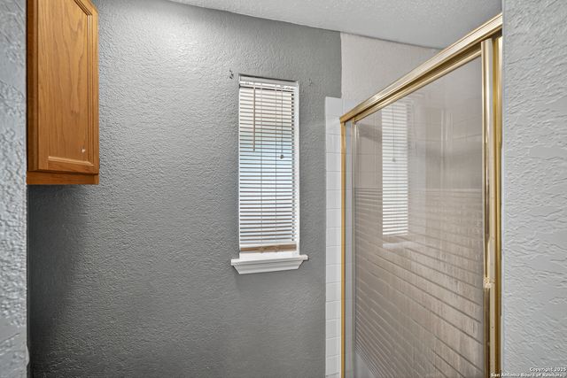 455 OAK VIEW DR, Lakehills, TX 78063