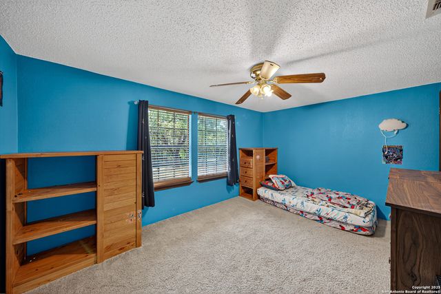 455 OAK VIEW DR, Lakehills, TX 78063