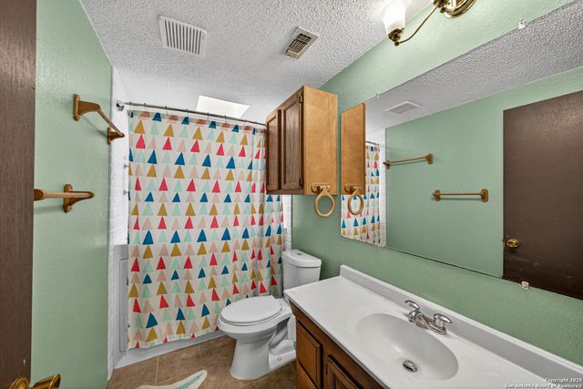 455 OAK VIEW DR, Lakehills, TX 78063