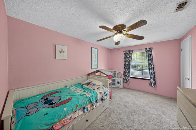 455 OAK VIEW DR, Lakehills, TX 78063