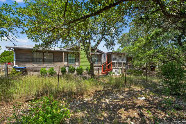 455 OAK VIEW DR, Lakehills, TX 78063