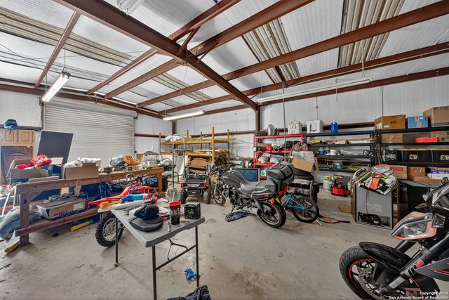 455 OAK VIEW DR, Lakehills, TX 78063