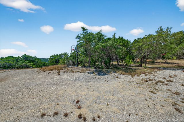 455 OAK VIEW DR, Lakehills, TX 78063