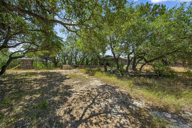 455 OAK VIEW DR, Lakehills, TX 78063