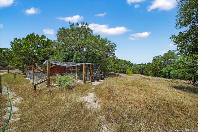 455 OAK VIEW DR, Lakehills, TX 78063