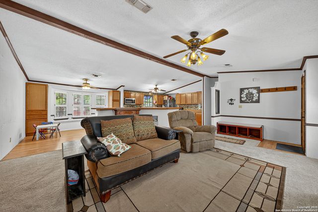 455 OAK VIEW DR, Lakehills, TX 78063