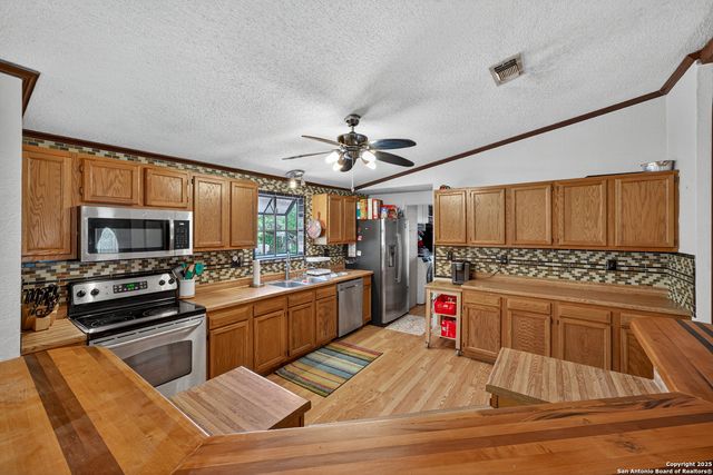 455 OAK VIEW DR, Lakehills, TX 78063