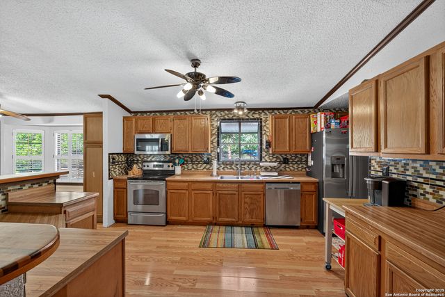 455 OAK VIEW DR, Lakehills, TX 78063